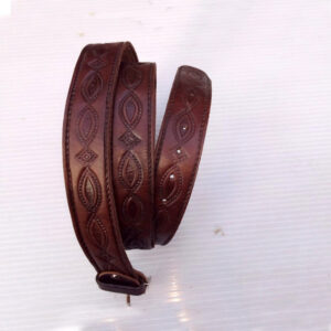 Cinturon cuero vacuno marron repujado hombre casual